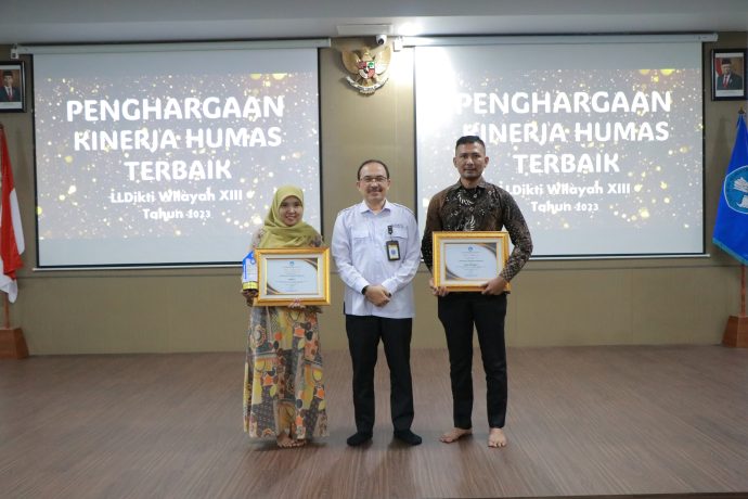 Tim humas Universitas Ubudiyah Indonesia (UUI) menerima piagam penghargaan sebagai pemenang lomba Anugerah Humas Diktiristek 2023 pada kategori media sosial dan laman/website pada Selasa (31/10/2023) di Kantor LLDikti Wilayah XIII, Banda Aceh.