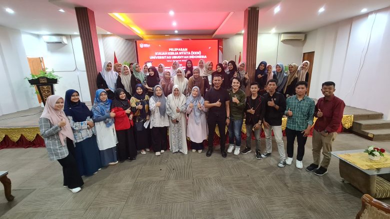 Sebanyak 89 mahasiswa Universitas Ubudiyah Indonesia (UUI) mengikuti pembekalan Kuliah Kerja Nyata (KKN) di Plenary Hall UUI, Kamis (25/7/2024).