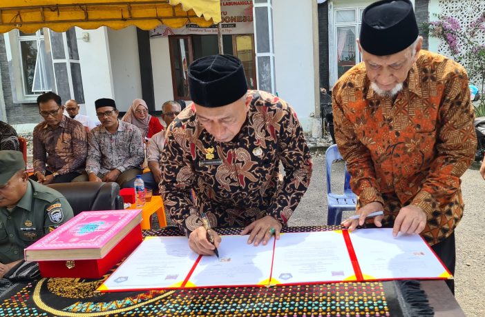 UUI dan Kecamatan Labuhan Haji, Aceh Selatan menandatangani MoU pelaksanaan Tri Dharma Perguruan Tinggi.