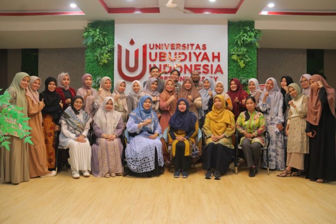 Dosen Universitas Ubudiyah Indonesia (UUI) berfoto bersama dengan tim asesor LAM-PTKes usai pelaksanaan asesmen lapangan akreditasi S-1 Kebidanan dan Profesi Bidan UUI, Kamis (19/9/2024). Dosen Universitas Ubudiyah Indonesia (UUI) berfoto bersama dengan tim asesor LAM-PTKes usai pelaksanaan asesmen lapangan akreditasi S-1 Kebidanan dan Profesi Bidan UUI, Kamis (19/9/2024).