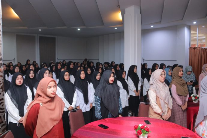 Para civitas akademika dan mahasiswa baru UUI 2024/2025 mengikuti acara penyambutan mahasiswa baru UUI di Plenary Hall UUI, Selasa (1/10/2024). Para civitas akademika dan mahasiswa baru UUI 2024/2025 mengikuti acara penyambutan mahasiswa baru UUI di Plenary Hall UUI, Selasa (1/10/2024).