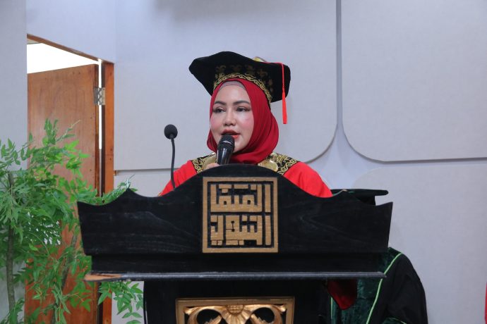 Rektor UUI, Prof Adjunct Dr Marniati MKes memberi kata sambutan pada acara penyambutan mahasiswa baru UUI 2024/2025 di Plenary Hall UUI, Selasa (1/10/2024). Rektor UUI, Prof Adjunct Dr Marniati MKes memberi kata sambutan pada acara penyambutan mahasiswa baru UUI 2024/2025 di Plenary Hall UUI, Selasa (1/10/2024).