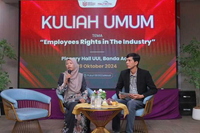Senior Lecturer pada Politeknik Tuanku Syed Sirajuddin Perlis Ayu Iryanti Binti Azni memberikan kuliah umum bertema "Employees Rights in The Industry" di Plenary Hall UUI, Sabtu (19/10/2024).