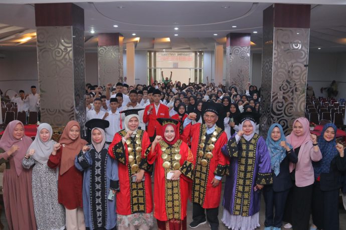 Para senat UUI pada acara Welcome New Students UUI 2024 (Wellnes UUI 2024) di Plenary Hall UUI< Banda Aceh, Selasa (1/10/2024).