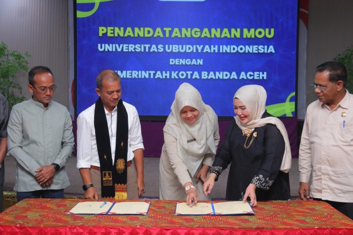 Plt Rektor Universitas Ubudiyah Indonesia (UUI) Dr. Mutiawati., S.Pd., M.Pd dan Pj Walikota Banda Aceh Ade Surya S.T., M.E menandatangani MoU kerja sama pelaksanaan Tri Darma Perguruan tinggi. 