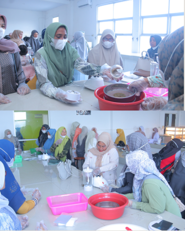 Dosen Fikes dan FS2IP UUI dampingi dan ajarkan langsung proses pembuatan dan pengemasan Teh Herbal Makjun kepada pelaku UMKM Desa Klieng Meuria di Laboratorium Farmasi UUI, Kamis (10/11/2024). Dosen Fikes dan FS2IP UUI dampingi dan ajarkan langsung proses pembuatan dan pengemasan Teh Herbal Makjun kepada pelaku UMKM Desa Klieng Meuria di Laboratorium Farmasi UUI, Kamis (10/11/2024).